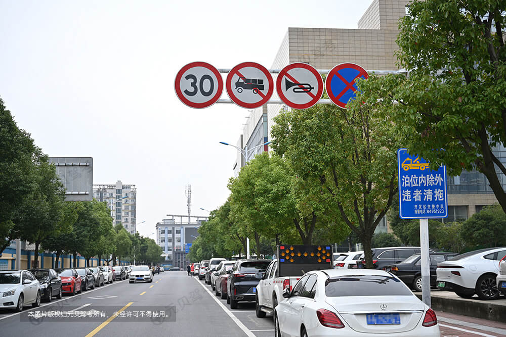 汽车号牌竟然还有纯汉字?交警笑着解释:还真有!